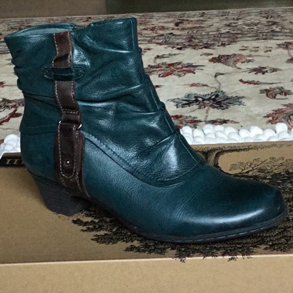 Cobb Hill green sizes 8 boot
